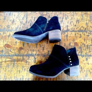 KOOLABURRA by UGG booties 8.5